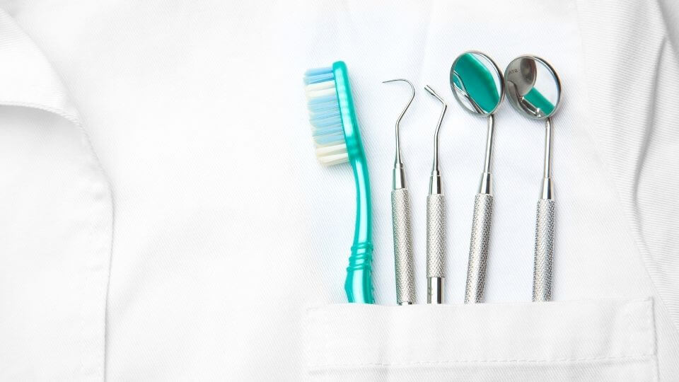 dentista chi e cosa fa quanto guadagna