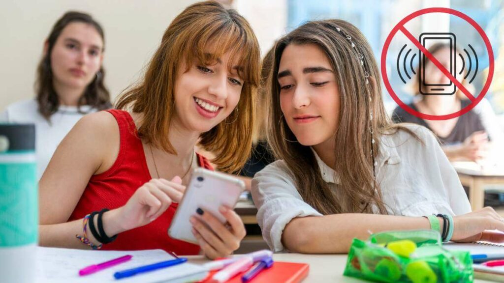 Cellulari a scuola arriva il divieto ufficiale del Ministero