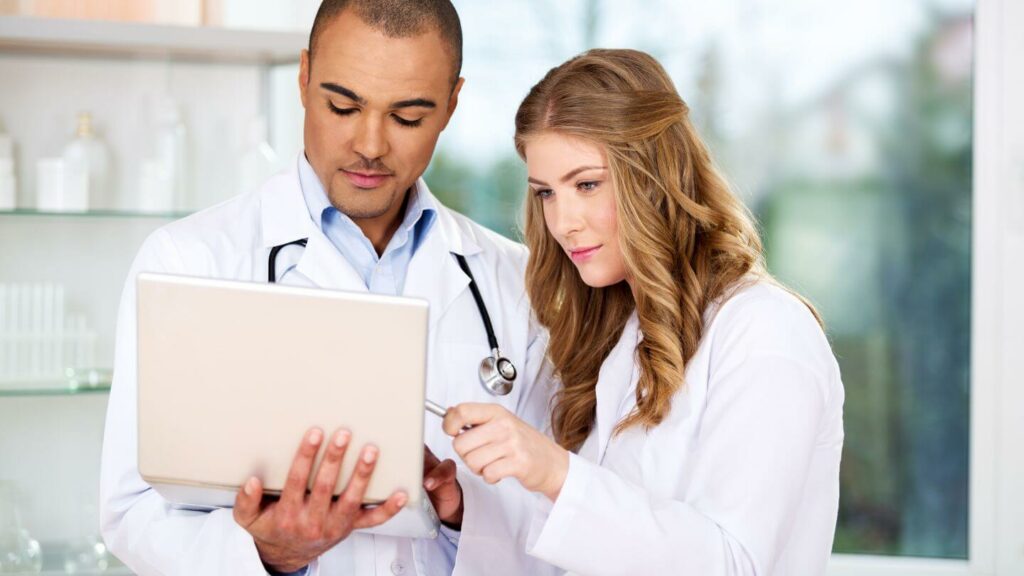 Fuga di mille medici anno da Italia spesi milioni per la formazione