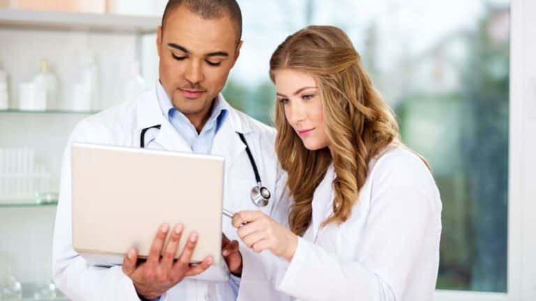 Fuga di mille medici anno da Italia spesi milioni per la formazione