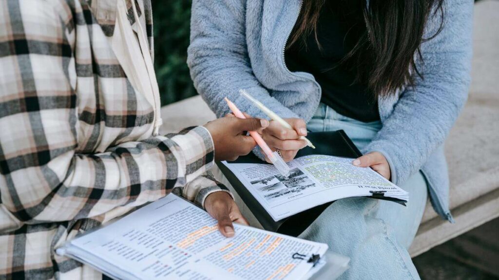 Unicredit investe per contrastare la poverta educativa in Italia