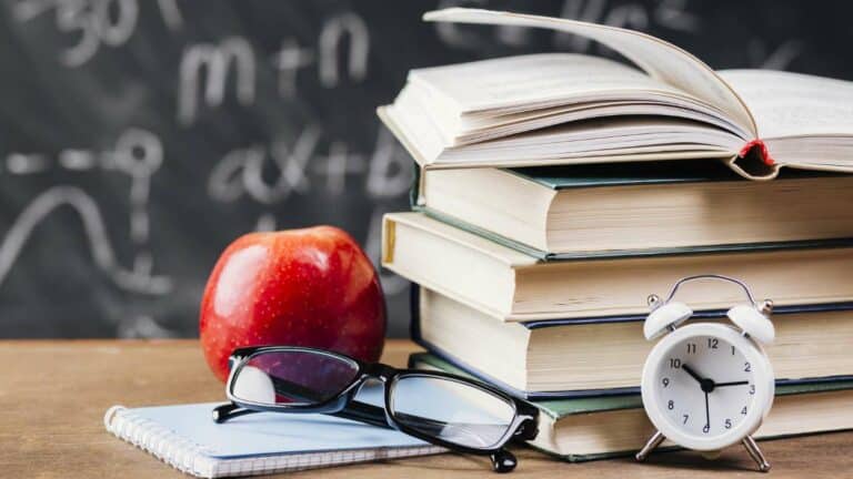 Allarme istruzione - calo drastico tra dieci anni di studenti e cattedre