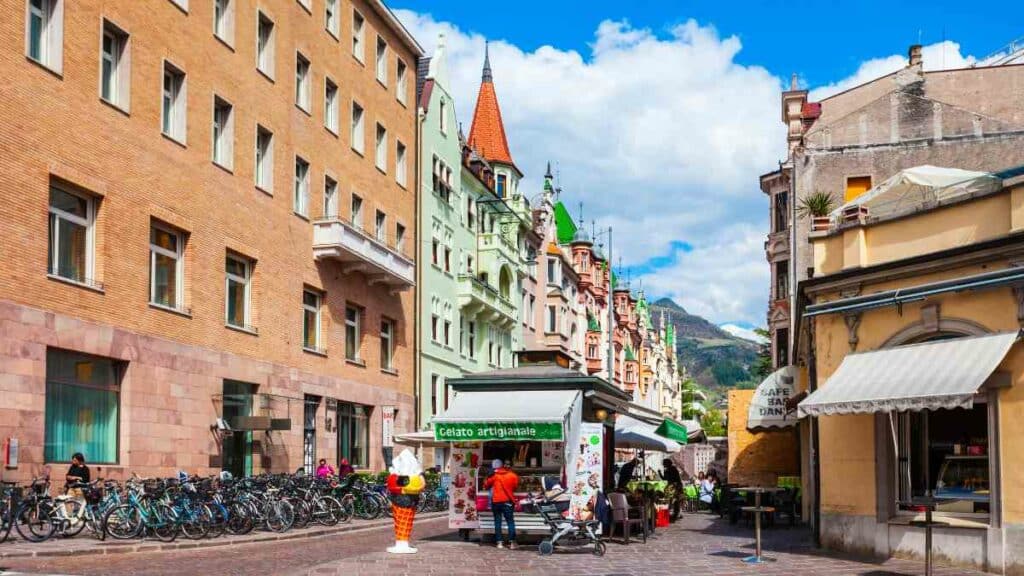 Scuola Bolzano - addio voti inferiori a 4