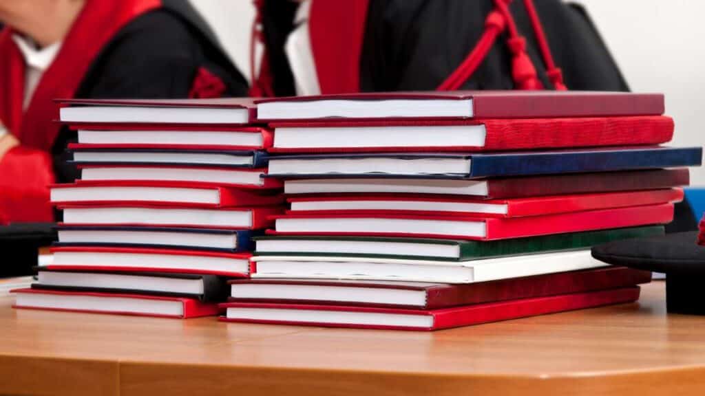 Tesi sperimentale vs tesi compilativa - differenze e vantaggi