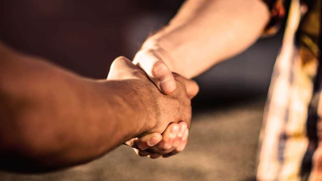 La stretta di mano nel linguaggio del corpo