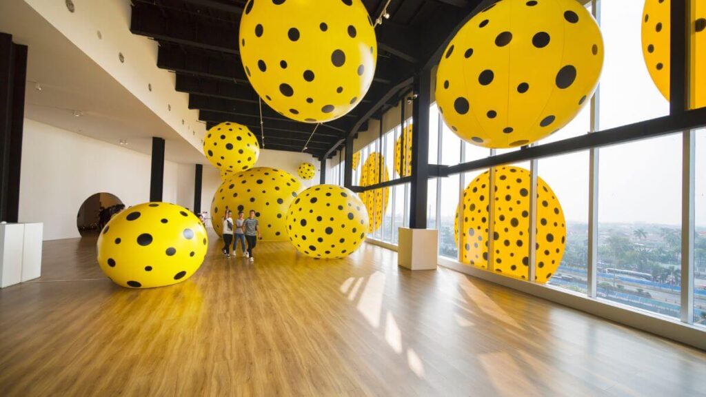 Yayoi Kusama - correnti artistiche e creatività infinita
